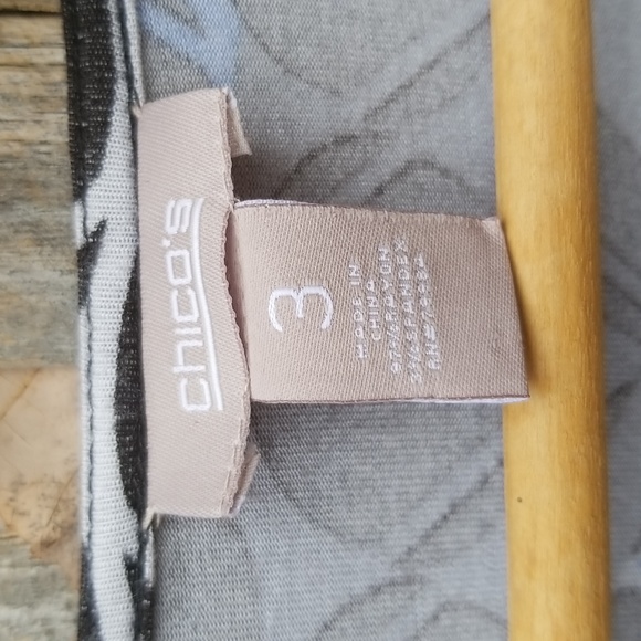 Chico's Size 3 GEOMETRIC Print 3X Top Blouse - Picture 4 of 5